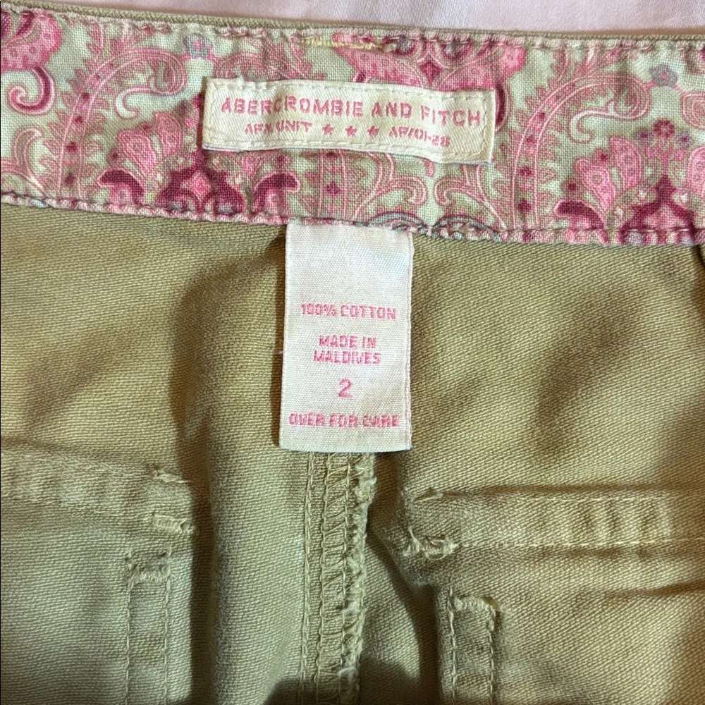 Abercrombie & Fitch Khaki Women's Shorts 2 - Picture 3 of 3